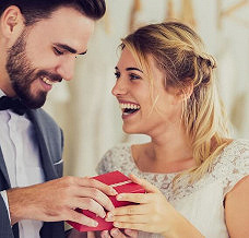 Jakie prezenty na ślub podarować nowożeńcom? Garść pomysłów od ekspertów