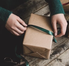 Jak zapakować prezent? Przygotuj się do świąt