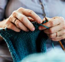 Moda na drutach – czy odzież i dodatki home made wrócą do łask?