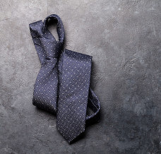 Jak nosić damski krawat? Stylizacje w awangardowym wydaniu
