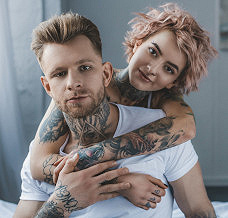 Tatuaże – jak stylowo je podkreślać?