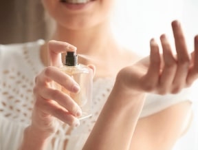 Perfumy na lato – na co zwrócić uwagę przy wyborze zapachu?