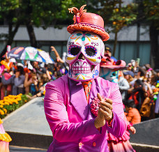 Impreza w stylu meksykańskim – czym się kierować przy wyborze stroju?