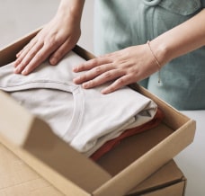 Jak zapakować ubrania do wysyłki? Kilka sprawdzonych trików