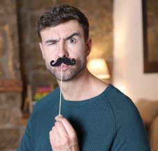 Modne wąsy: 6 propozycji stylizacji wąsów dla szykownego mężczyzny
