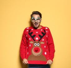 Sweter świąteczny męski – czyli jak stworzyć męską stylizację ze swetrem na święta?